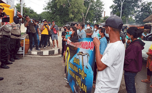 Massa APBPK Minta Kapolda NTT Copot Kapolres Belu Massa APBPK saat demo di depan Mapolres Belu, Kamis (7/1/21).