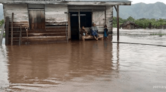 BPBD Nagekeo Identifikasi Kerugian Banjir Waekokak Rumah warga Desa Waekokak terendam banjir, Selasa (2/2/21).
