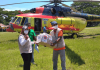 BPBD NTT Droping APD Ke Nagekeo Pakai Helikopter Else Theodora Hayer, S.Sos, saat menyerahkan bantuan APD kepada Kepala BPBD Nagekeo, Agustinus Phone, SH, Rabu (17/2/21) siang.
