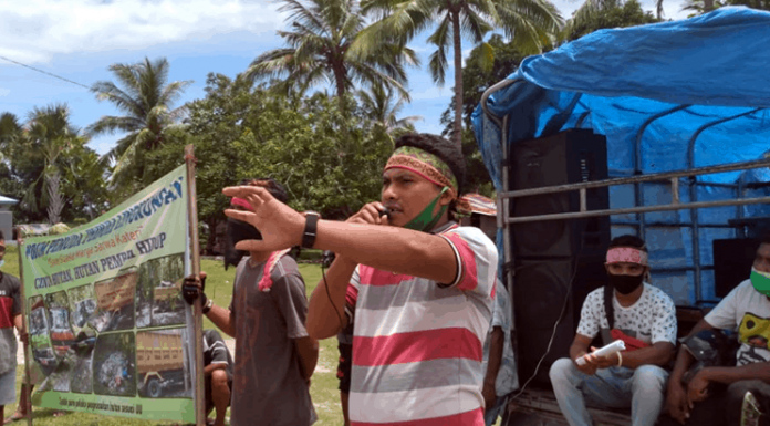 Gara-gara Sampah, FPLK Katai Pemerintah dan DPRD Bodoh Massa FPLK saat demo di depan gedung DPRD Malaka, Selasa (16/2/21).