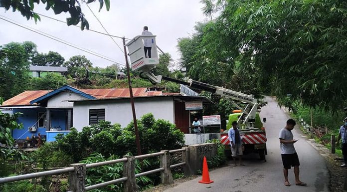 Berkat Anggota DPRD asal Nasdem, Lampu Jalan di Jembatan Biknoi Terpasang Pemasangan Lampu Jalan di Jembatan Biknoi, Rabu (10/2/21) pagi.