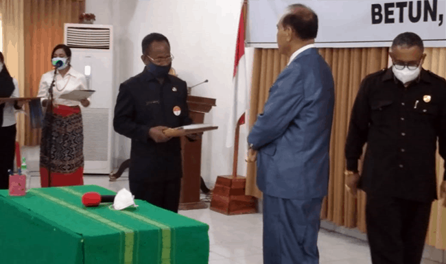 Stef Bria Seran Game Over, Serah Terima Jabatan Berlangsung Hening Serah terima jabatan Bupati Malaka, Rabu (17/2/21) sore, di aula Kantor Bupati Malaka.
