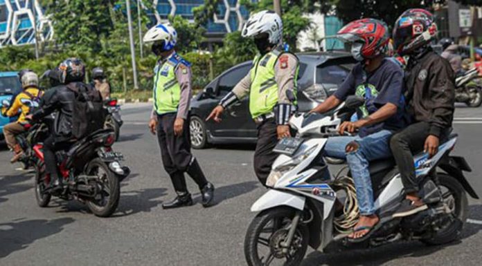 Kapolda NTT: Tidak Ada Lagi Razia Lalu Lintas di Jalan "Tidak ada lagi razia lalu lintas di jalan yang tidak sesuai aturan," tegas Kapolda kepada wartawan di Kupang, Kamis (4/2/21).