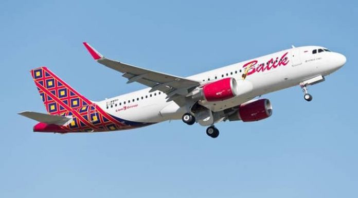 Batik Air Tawarkan Harga Spesial, Gratis Bagasi 20 kg dan WIFE Pesawat Batik Air tersedia layanan premium (full service airlines) yang dilengkapi inflight entertainment (audio video on demand) di setiap kursi, jarak antarkursi (seat pitch) lega, serta sajian makanan (inflight meals).