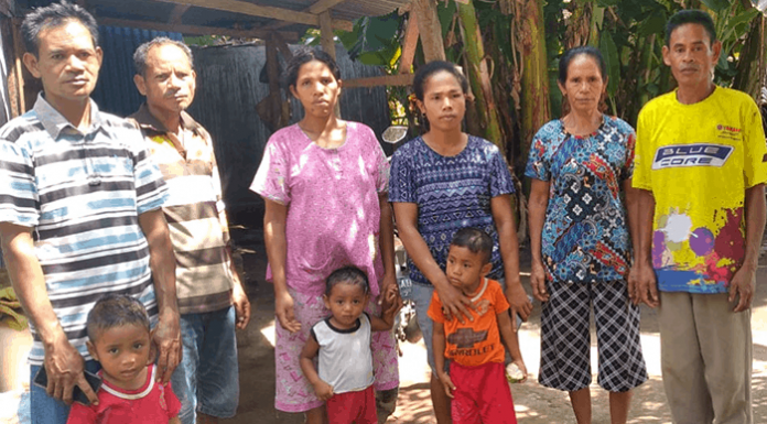 Tiga KK Diusir dari Kampungnya, Perempuan 60 Tahun Diseret Keluar Rumah Donatus Jago