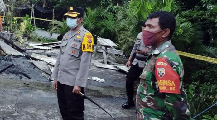 Suster Korban Kebakaran Biara FMM Dikubur di Wolobobo Kapolres Nagekeo, AKBP. Agustinus Hendrik Fai, SH. M.Hum, saat meninjau Biara Susteran FMM di Watuapi, Desa Totomala, Kecamatan Wolowae, Kabupaten Nagekeo, yang terbakar pada Kamis (4/3/21) dini hari, sekitar pukul 02.00 Wita.