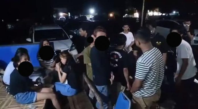 Jual Perawan Rp 5 Juta, Gadis Umur 16 Tahun Ditangkap Polisi D bersama 15 orang temannya saat diamankan polisi pada Senin (8/3/21) malam.