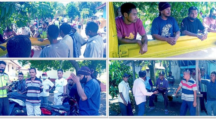 Desak Pecat Kades, Massa Ratu Lodong Datangi Kantor Bupati Flotim Foto: warga berkumpul di Kantor Desa Ratu Lodong dan Kantor Bupati Flotim, Senin (24/5/21).