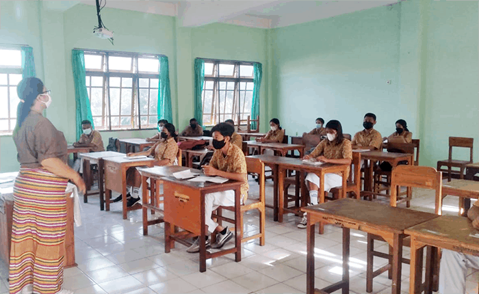 Meri Heby, guru SMAK Giovanni Kupang Meri Heby, guru SMAK Giovanni Kupang