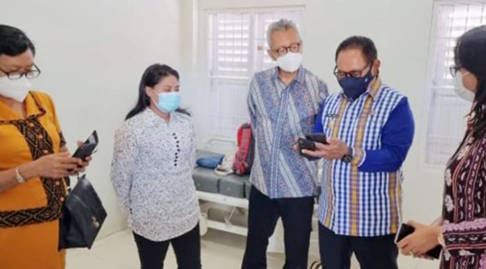 Wilfrida Soik Pulang Kampung Setelah Bebas dari Hukuman Mati di Malaysia Dirjen Protokol dan Konsuler Kementerian Luar Negeri RI, Andy Rachmianto saat mengantarkan Wilfrida Soik ke Kupang dan disambut Wakil Gubernur NTT, Josef Nae Soi.