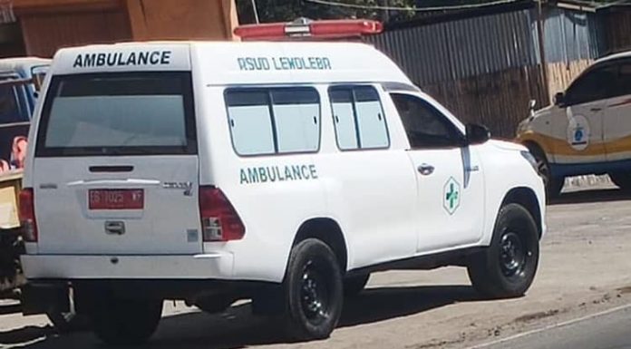 Mobil Ambulance Dipakai Muat Semen Inilah mobil ambulance yang dipakai untuk muat semen.