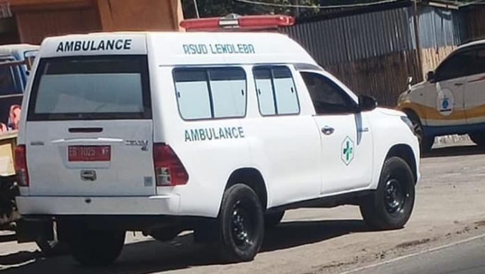 Inilah mobil ambulance yang dipakai untuk muat semen.