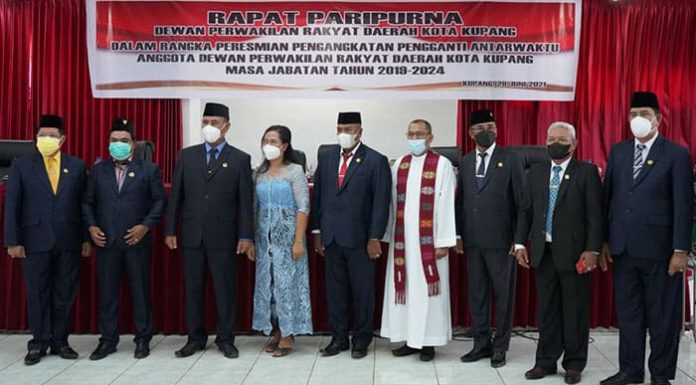 Dedi Pattiwua Dilantik Jadi Anggota DPRD, Gantikan Almarhum Welhelmus Jermias Kiu Pelantikan PAW Anggota DPRD Kota Kupang, Selasa (29/6/21).