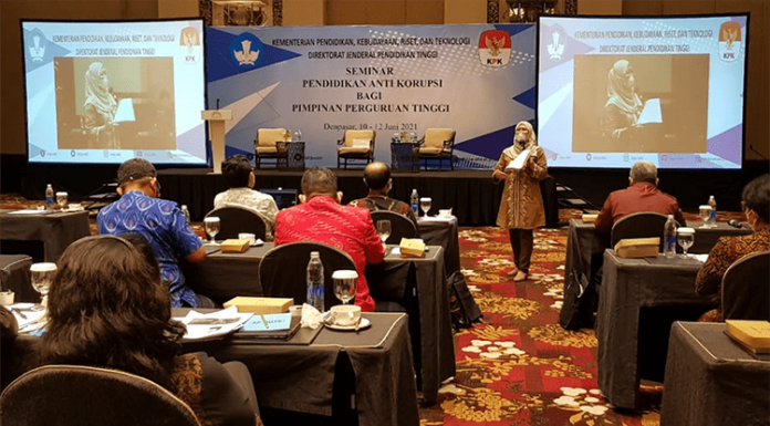 KPK: Kampus Perlu Tingkatkan Kuantitas dan Kualitas Pendidikan Antikorupsi Seminar Antikorupsi untuk pimpinan Perguruan Tinggi di Hotel Trans Resort Bali, Jumat, 11 Juni 2021.