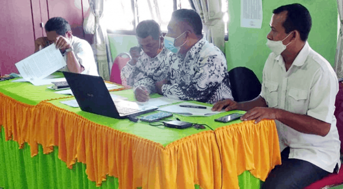 PGRI Kutuk Pembunuhan Terhadap Kepala Sekolah di Nagekeo Pengurus PGRI Kabupaten Nagekeo saat menyampaikan keterangan pers, Rabu 99/5/21).
