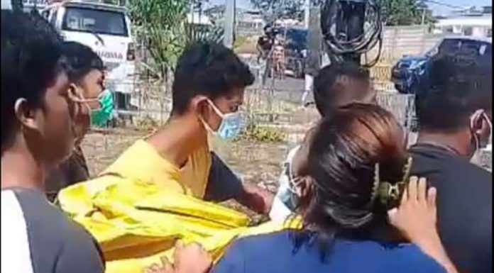 Jenazah Yang Sempat Dirampas Itu Akhirnya Dikubur Secara Covid “Kalau yg dibawah keLembata itu bukan diambil secara paksa, tapi diambil secara halusko?”. Robertus Achellius Tasoy.