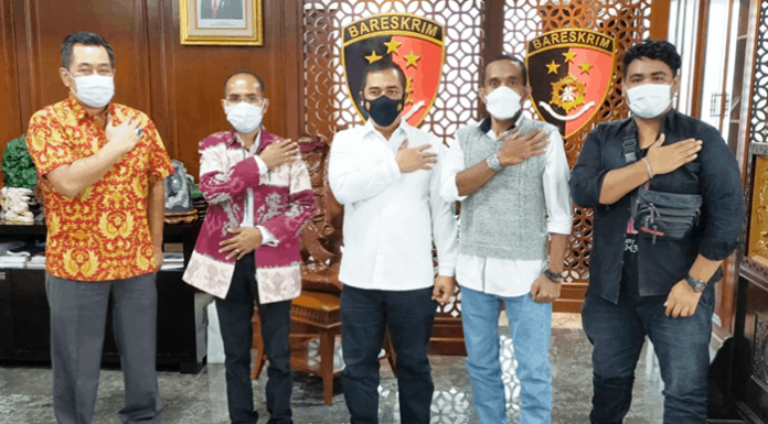 Apakah Bupati Lembata Spesial di Mata Hukum? Kenapa informasi tersebut tidak datang dari POLDA NTT...? Dimana prinsip equlity before the law...? Apakah Bupati Lembata adalah orang yang spesial (di mata hukum)....? Apakah memeriksa Bupati Lembata adalah hal yang sakral..?