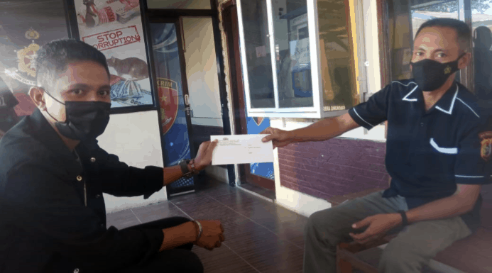 SP2HP ke- 7 Kasus Awololong: Polda NTT Penuhi Petunjuk JPU Kejati NTT Eman Boli saat menerima SP2HP ke- 7 dari penyidik Bobby Mooynafi, Selasa (13/7/21) siang.