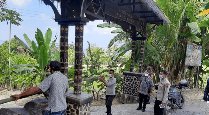 Kalah Tender, Kontraktor Blokir Jalan Menuju Pantai Wisata Enagera Jalan menuju Pantai Wisata Enagera yang sempat ditutup oleh BN, kontraktor asal Mauponggo, Kabupaten Nagekeo.