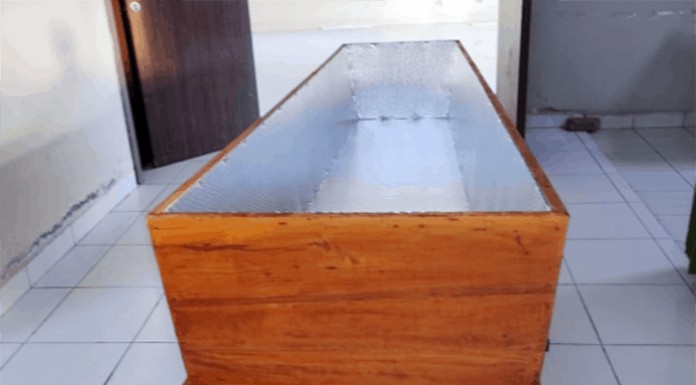 Kabar Duka, Bupati Lembata Meninggal Dunia Peti jenasah Covid-19 yang telah disediakan oleh petugas kamar mayat RS Siloam untuk Bupati Lembata, Yentji Sunur.