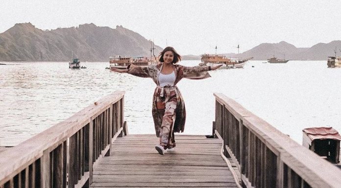 Selebriti Awkarin Beli Tanah di Labuan Bajo, Buka Usaha dan Lapangan Kerja Karin Novilda Sulaiman atau Awkrain saat berada di Labuan Bajo, Kabupaten Manggarai, Provinsi NTT.