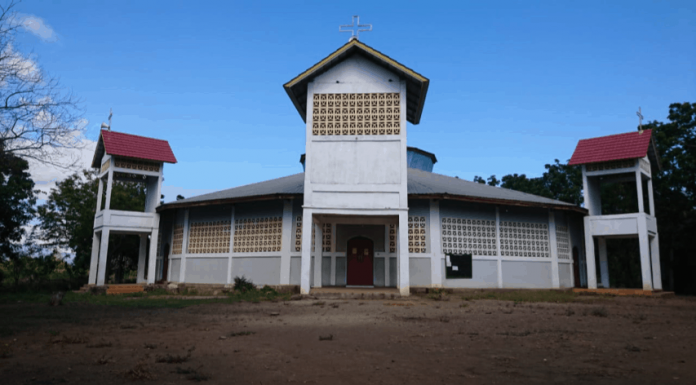 Petengkaran Nuho dan Payong Dilatari Pilkades Kolontobo Gereja Statsi St. Petrus Ohe