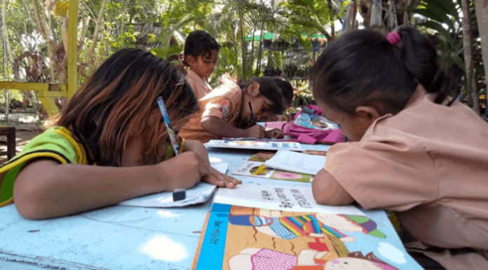 Cerita Si Yatim Bangun 100 Rumah Untuk Para Janda dan Buka Sekolah Gratis di NTT Kegiatan belajar anak-anak Taman Daun.