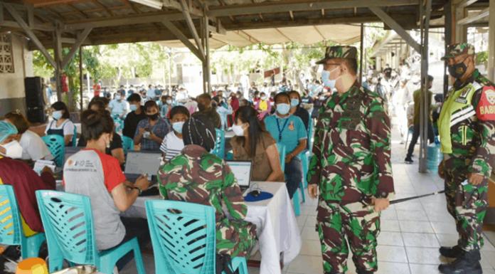 Serbuan Vaksinasi Korem 161 Wira Sakti di Universitas Citra Bangsa Kegiatan vaksinasi di Kampus Universitas Citra Bangsa, Jumat (27/8/21).