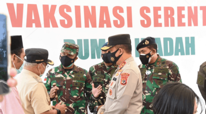 Danrem Hadiri “Vaksinasi Merdeka” Yang Digelar Polda NTT Serbuan Vaksin Merdeka dilaksanakan di halaman Masjid Raya Nurussa'adah JL. Ir. Sukarno No. 24 Kota Kupang, Selasa (07/09/2021).