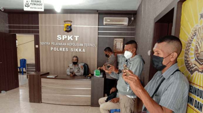 GMNI Laporkan Karmianto Ke Polres Sikka DPC GMNI Sikka saat membuat Laporan Polisi di Polres Sikka, Jumat 10 September 2021.