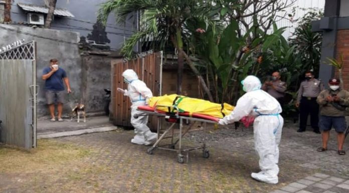 Wanita Asal Ngada Ditemukan Meninggal di Vila San Salvatore Bali Jasad Kristina saat dievakuasi dari Villa San Salvatore menuju RSUP Sanglah.
