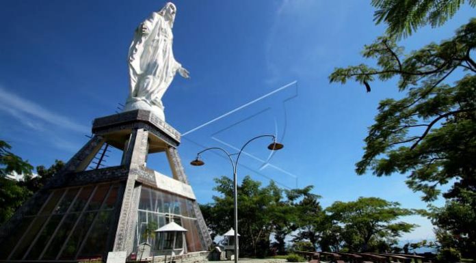 Gempa Guncang Sikka, Pejabat Berhamburan Keluar dari Gedung DPRD pusat gempa berada di kedalaman 10 kilometer dan sejauh 22 kilometer dari daratan Maumere, persisnya di lokasi 8.43 LS - 122.27 BT