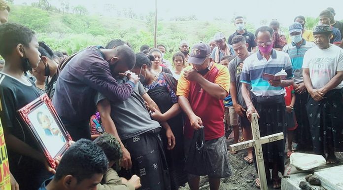 Satu Korban Banjir Malapedho Belum Ditemukan, Pencarian Dilanjutkan Besok Pemakaman korban Milka Tuna. Semoga Bahagia di Surga!