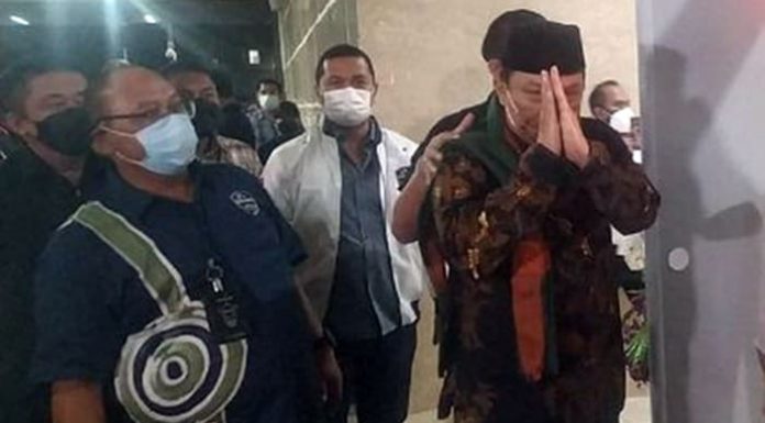 Tak Terima Dijadikan Tersangka, Yahya Waloni Gugat Bareskrim Yahya Waloni saat tiba di Bareskrim.