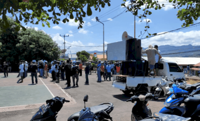 Aliansi Masyarakat Kota demo di Mapolres Flores Timur