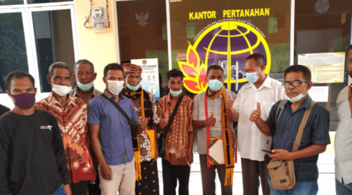 Kisruh Waduk Lambo, Dhosa: Jangan Kami Dibodohi Warga adat Kawa, Desa Labolewa, Kecamatan Aesesa, saat mendatangi Kantor BPN Nagekeo, Senin (15/11/21).