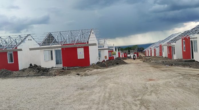 PT Adhi Karya Belum Selesai Kerja, Warga Terdampak Mengeluh, Bediona Prihatin Perumahan Pengungsi Tanah Merah Lembata
