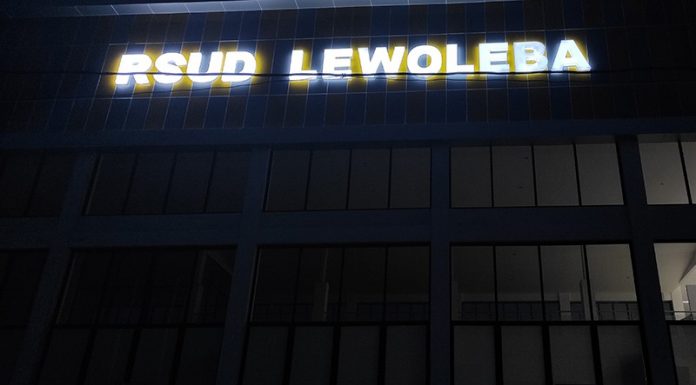 Dugaan Selingkuh di RSUD Lewoleba: SBO di BAP Terpisah, RL, suami SBO, mengatakan, dirinya telah bercerai dengan SBO. Tapi proses perceraian dilakukan secara sepihak oleh SBO yang didukung oleh BYB. Buktinya, sampai hari ini, RL mengaku ia belum menerima akta perceraian dari pengadilan.
