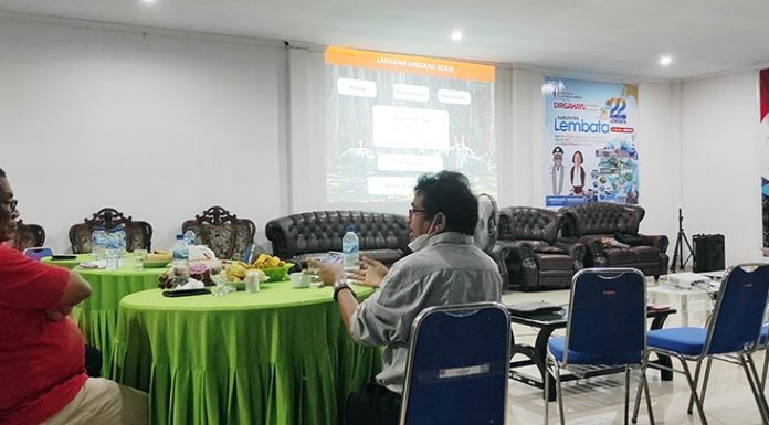 Gebyar 7 M Dipusatkan di Hadakewa, Bupati: Tidak Ada Yang Sukses Dengan Konflik Konsultan Budaya Dr. Hipolitus Kristoforus Kewuel saat presentasi rencana kerja Gebyar 7 M kepada Bupati Lembata, Dr. Thomas Ola Langoday di Rujab Bupati Lembata, Kamis 11 November 2021.