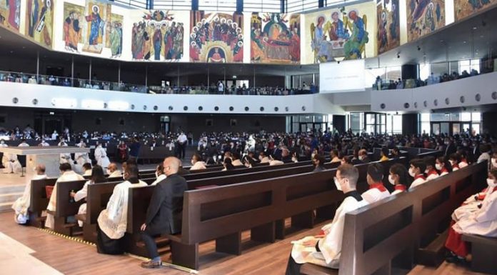 Misa Pertama Gereja Katolik Terbesar di Arab, Menampung 2300 Umat Gereja Katedral Our Lady of Arabia