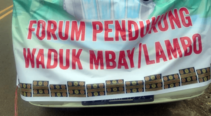 Warga Tiga Kecamatan Desak Pemerintah Segera Bangun Waduk Lambo Salah satu spanduk yang dibawa Forum Masyarakat Adat Labolewa (Kecamatan Aesesa), Ndora (Kecamatan Nangaroro), dan Rendu Butowe (Kecamatan Aesesa Selatan) dalam aksi damai di Kantor Polres Nagekeo, Rabu (19/1/22)