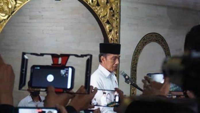 Presiden Jokowi memimpin prosesi pelepasan jenazah eks Ketum PP Muhammadiyah Buya Syafii Maarif yang dikebumikan di Kompleks Pemakaman Husnul Khatimah.
