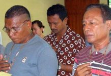 Melawan Lupa: Doa Terakhir dari Balik Jeruji Tibo, Riwu, dan Dominggus Fabianus Tibo, Dominggus Da Silva dan Marinus Riwu, saat masih ditahan atau sebelum dieksekusi mati.