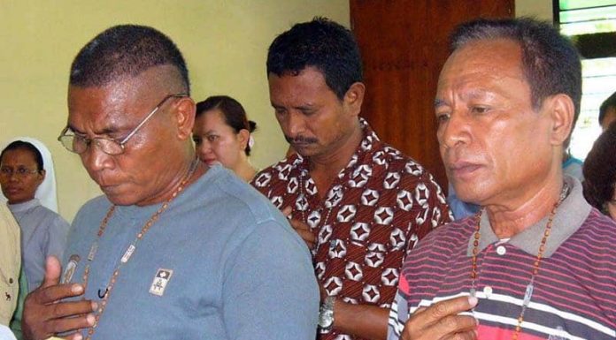 Melawan Lupa: Doa Terakhir dari Balik Jeruji Tibo, Riwu, dan Dominggus Fabianus Tibo, Dominggus Da Silva dan Marinus Riwu, saat masih ditahan atau sebelum dieksekusi mati.