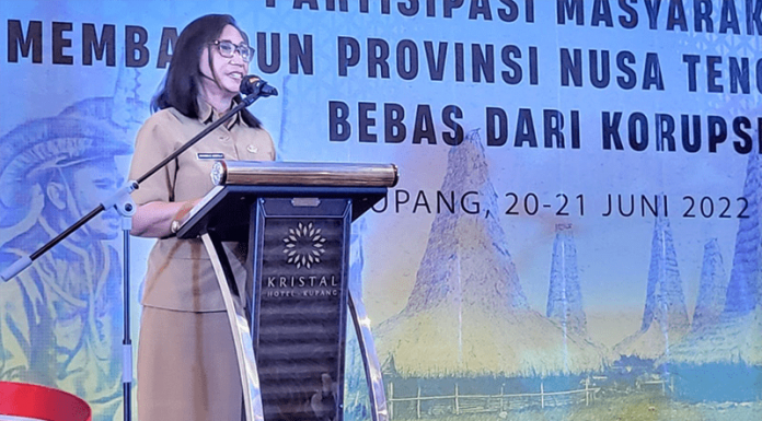 Teladani Kearifan Lokal, KPK Sebarkan Nilai Antikorupsi di NTT Plt. Sekretaris Daerah Provinsi NTT Johanna E. Lisapaly