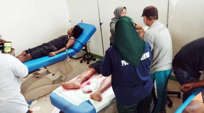 Salah Satu Korban Penembakan KKB di Nduga Adalah Pendeta Korban serangan terduga kelompok separatis bersenjata di Keneyam, Nduga mendapat perawatan medis sebelum di evakuasi ke Timika, Papua, Sabtu, 16 Juli 2022.