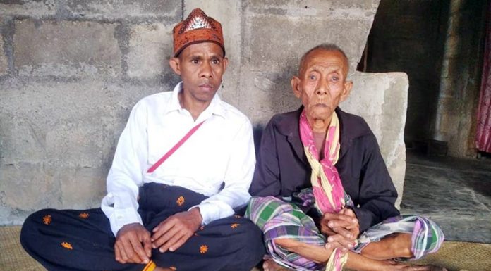 Sumpah Adat, Solusi Terbaik Selesaikan Sengketa Tanah di Ndora Ambrosius Kasa dan Titus Watu