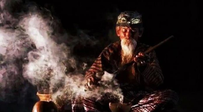 Kyai Sadrach Mengkristenkan 20 Ribu Orang Jawa sosok Kyai Sadrach dikenal oleh pengikutnya sebagai 'Rasoel Ing Tanah Jawi' karena mengembangkan ajaran 'Kerasulan' yakni suatu Gerakan Reformis Gereja dalam sekte ajaran Protestan.