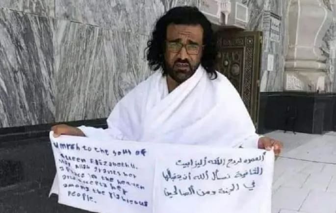Pria asal Yaman ini ditangkap usai membentangkan poster dan menyebut umrah untuk Ratu Elizabeth II