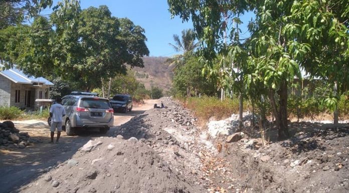 Ternyata Kades Rendu Teno Yang Kerja Proyek di Bo’a Rebhe Proyek saluran di Boa Rebhe